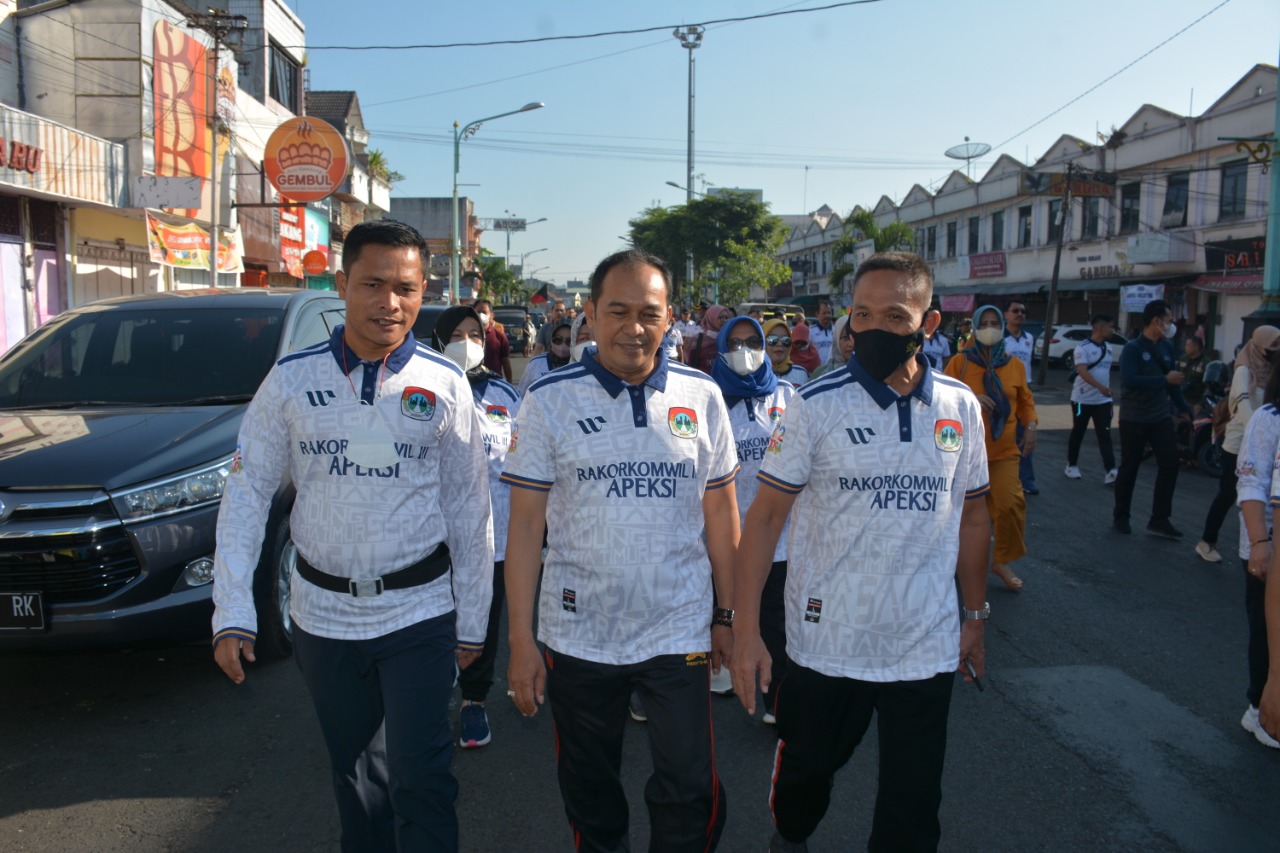 Danrem 073/MKT Yang Diwakili Kasiter Letkol Arh Nur Sutiyasno Hadiri Jalan Sehat 